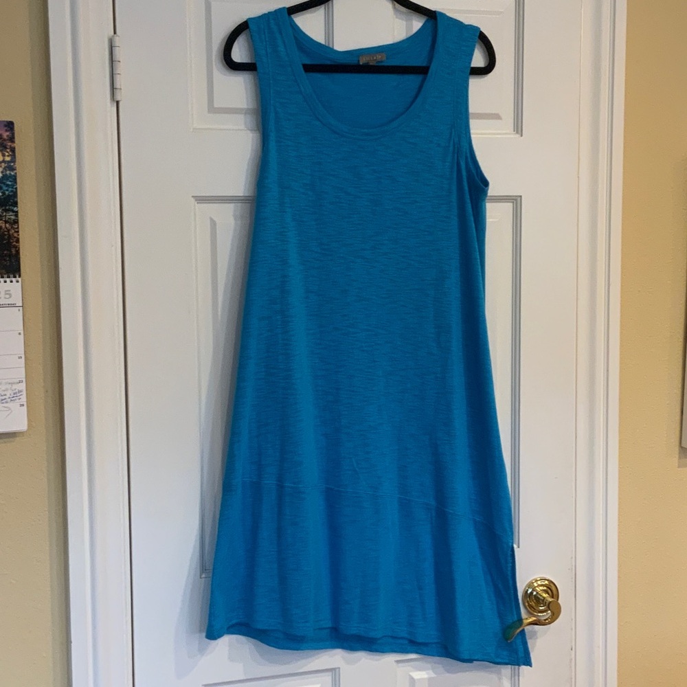 Lilla P Elegant asymmetric sleeveless dress